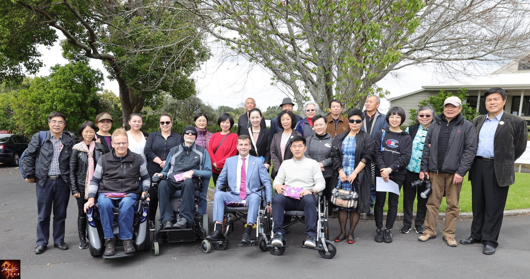 Group of people outdoor with several in wheelchairs